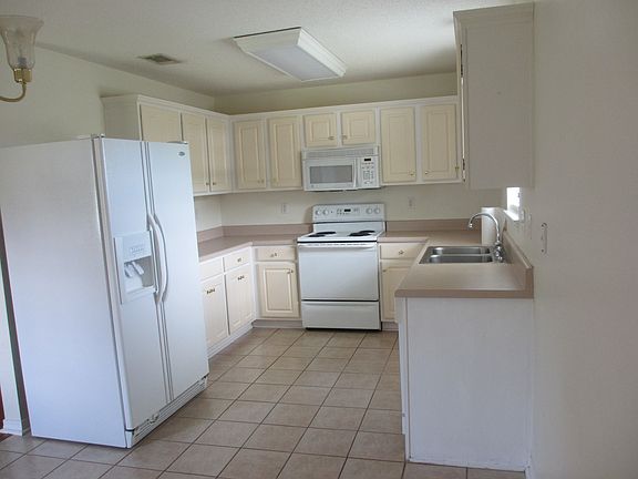 3rd image of 1615 Lori Dr