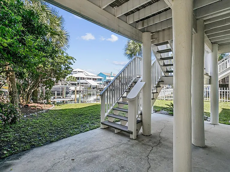 1070 Fort Pickens Rd — Photo 40