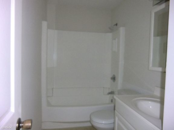 402 B Redbud Full Bath