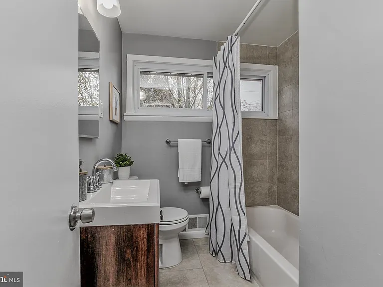 1114 Highwood Rd — Photo 28
