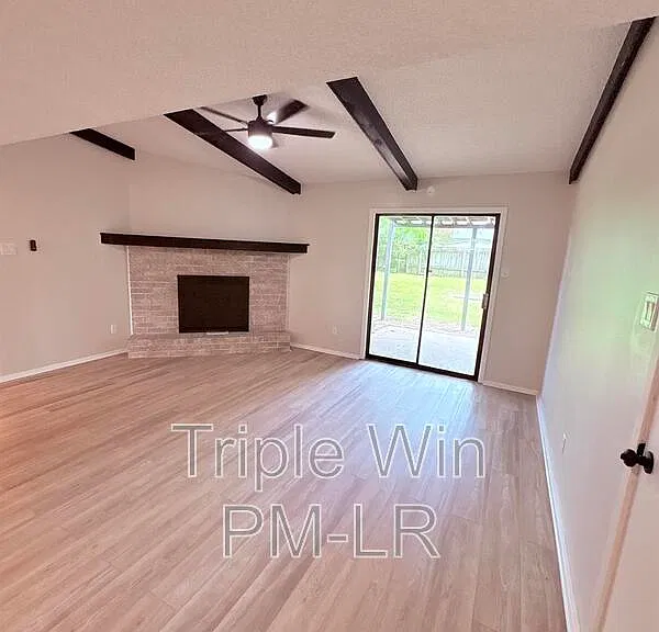 220 Randall Dr — Photo 13