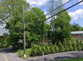 Locust Rd, Pleasantville, NY 10570