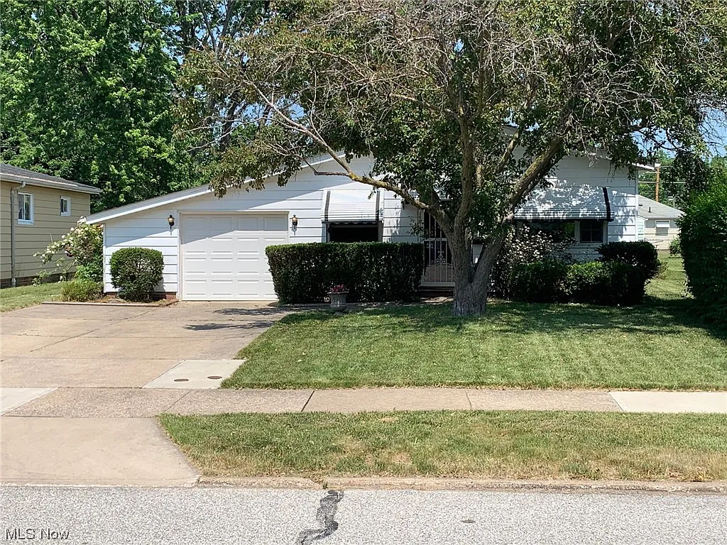 1685 Eldon Dr photo 1