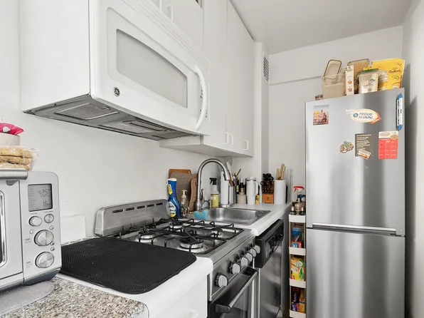 420 East 64th Street W1B image 3 of 8