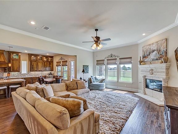 3rd image of 2921 Veranda Ln