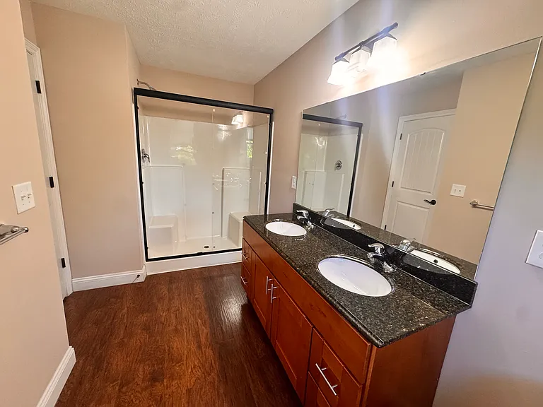 1594 Fruitland Ave — Photo 13