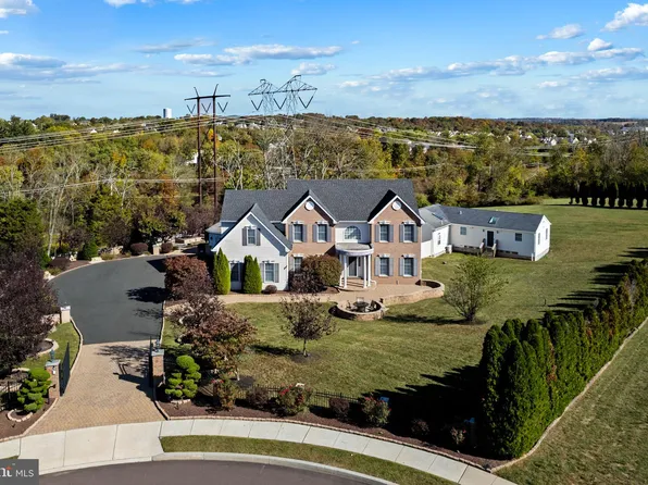 140 Meadowland Dr, Collegeville, PA 19426