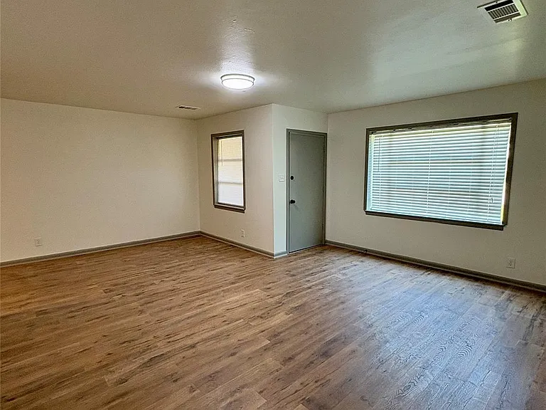 208 Pensacola Ave — Photo 4