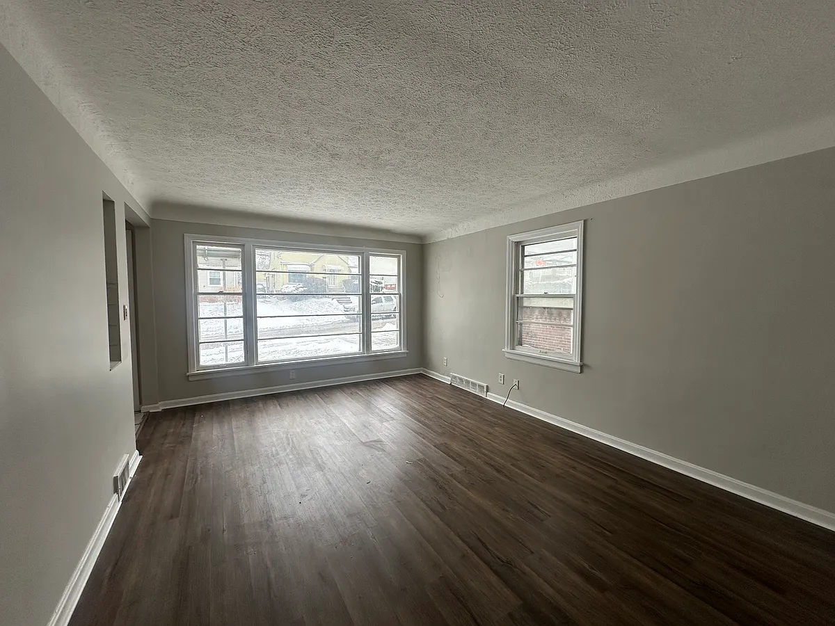 Building Photo - 4904 E 90th St