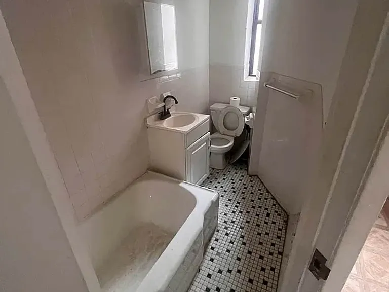 476 Clinton Ave #2H — Photo 9