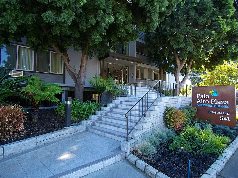 Palo Alto Plaza Apartments — Photo 18
