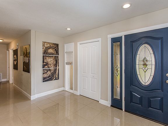 5th image of 8318 Boxwood Dr