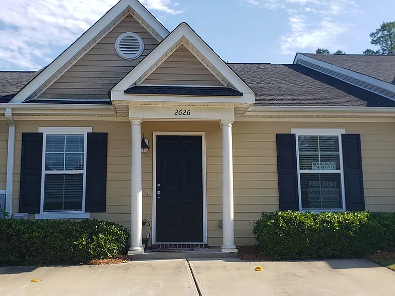 2626 York Dr — Photo 1