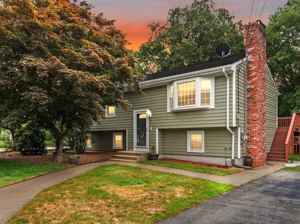 2 Glen Eagle Cir, Attleboro, MA 02703