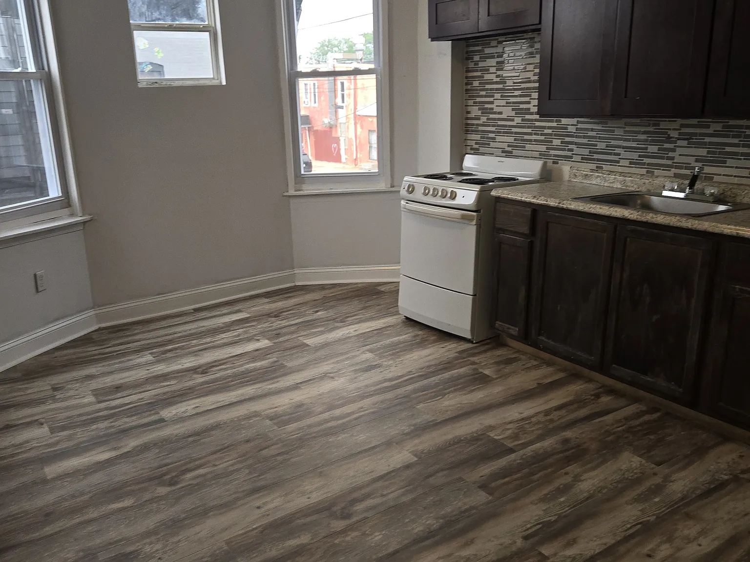 2 bed, 1000 sqft, $1,075 — Photo 4