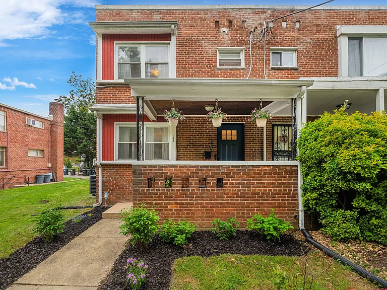139 Hawaii Ave NE — Photo 4