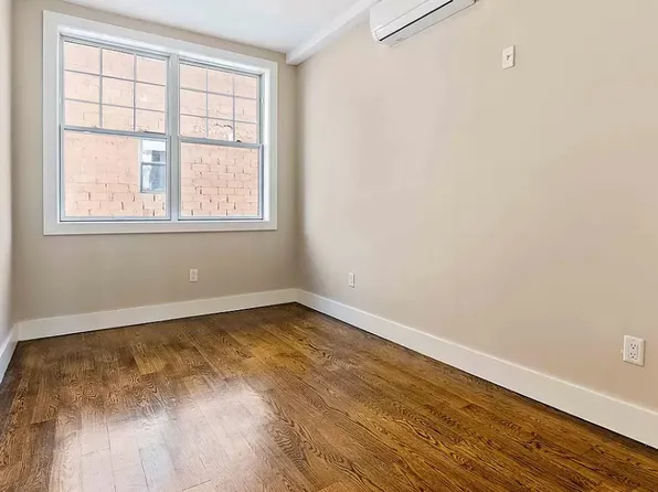 9 Lexington Avenue image 7 of 11