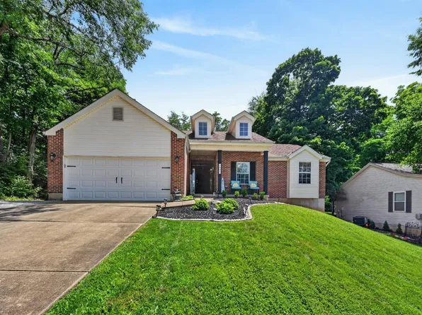 1607 Brookridge Circle Dr, Lawrenceburg, IN 47025