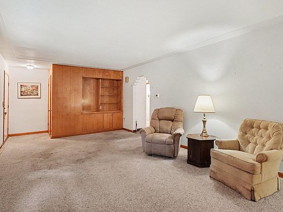 4th image of 2836 Green Ridge Ave