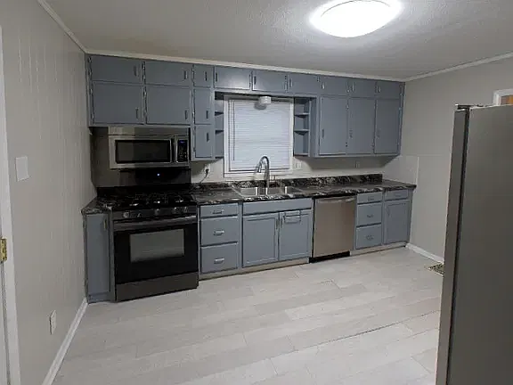3 bed, $1,400 — Photo 3