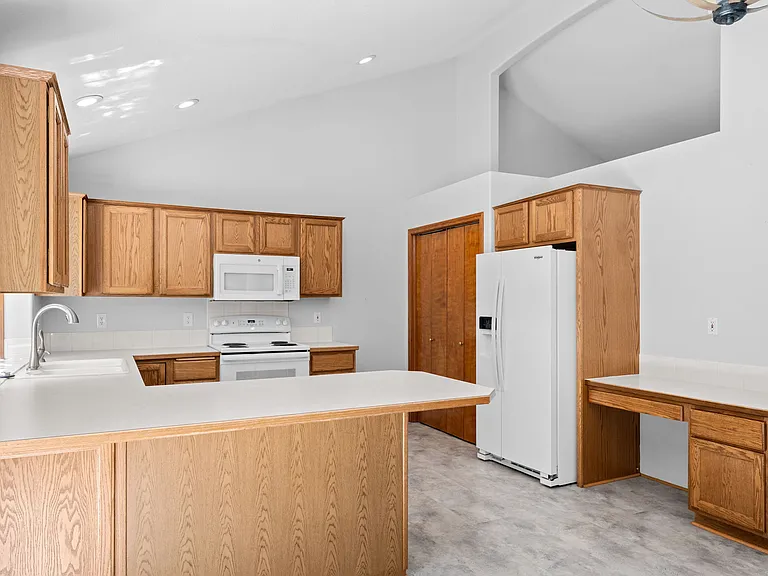 412 E Piper Glen Ct — Photo 16