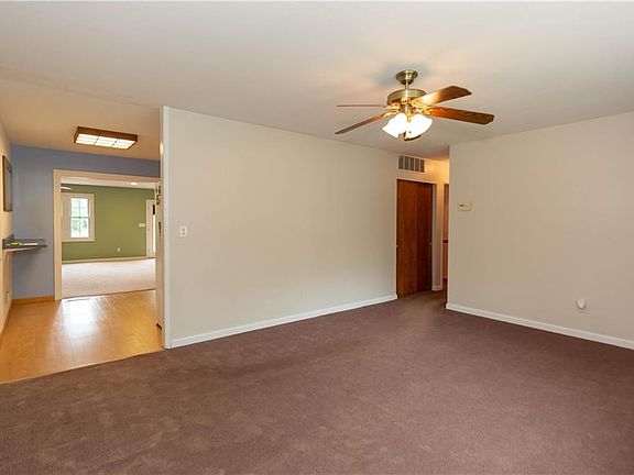 4th image of 4647 Hollyview Dr