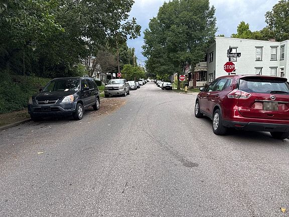 5th image of 122 E 24th St