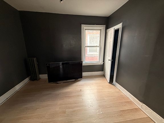 4th image of 190 S 9th St Floor 2