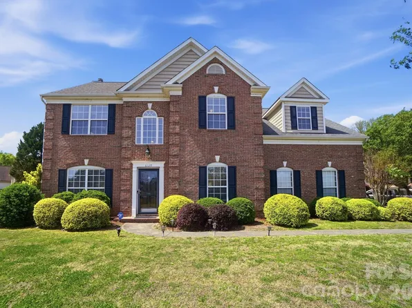 8329 Beardsley Dr, Charlotte, NC 28269