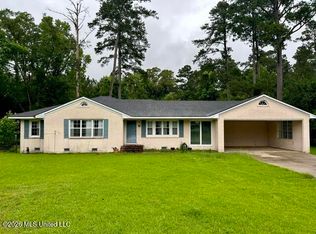 2 E Segrest Ave, Bay Springs, MS 39422
