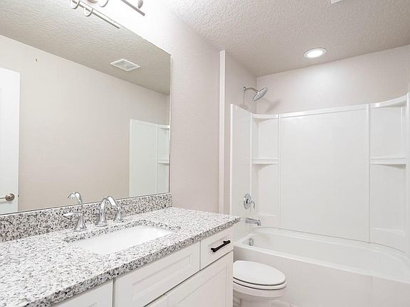 5th image of 784 Simeon Dr