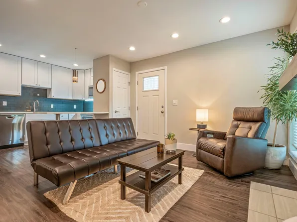 935 La Posada Dr #148, Austin, TX 78752