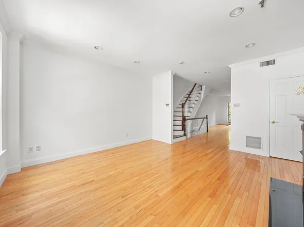 248 East 33rd Street image 3 of 14