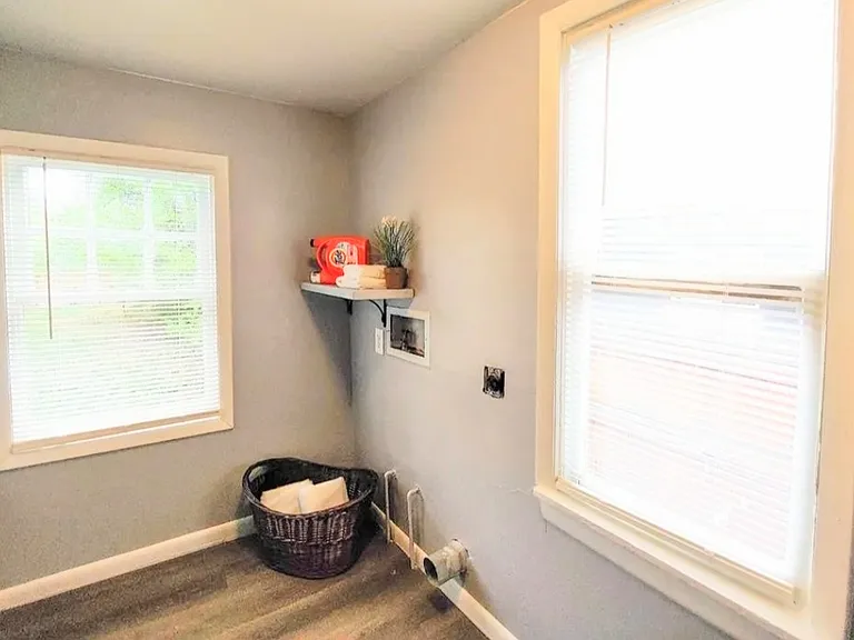 629 E Maple St — Photo 16