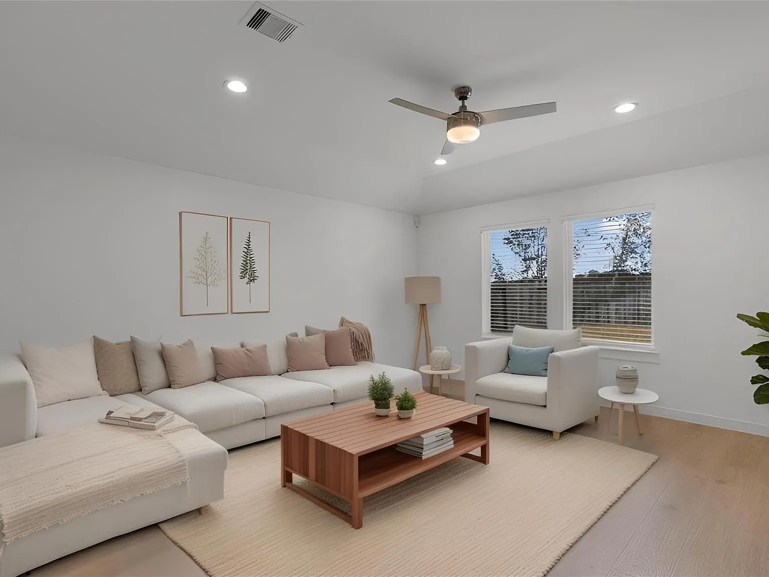 3 bed, 2.0 bath, 1609 sqft, $2,100 — Photo 3