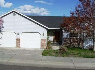 708 Terry Ln, Selah, WA 98942