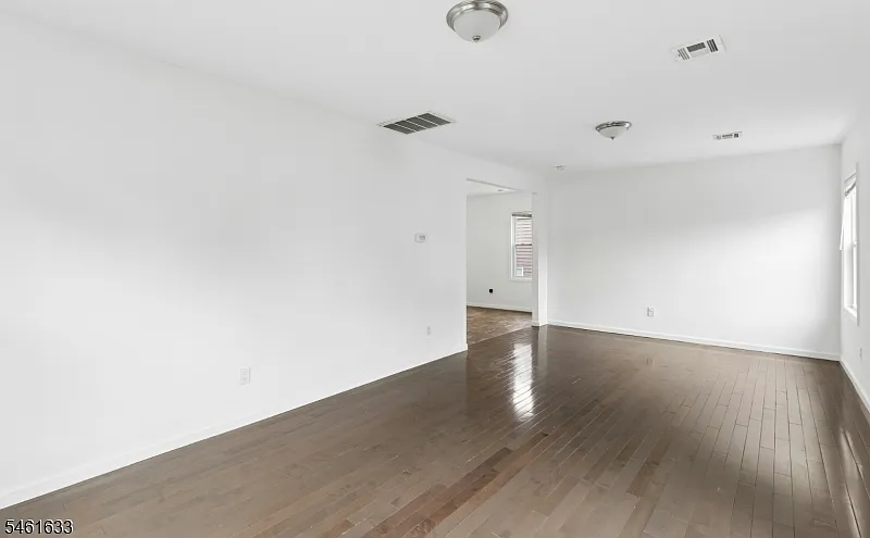 3 bed, 2.0 bath, $3,000 — Photo 3