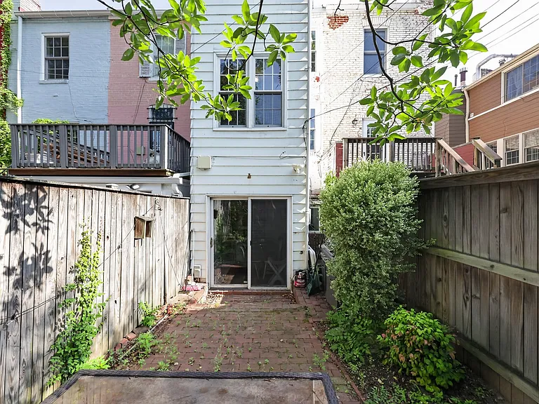 715 A St NE — Photo 9