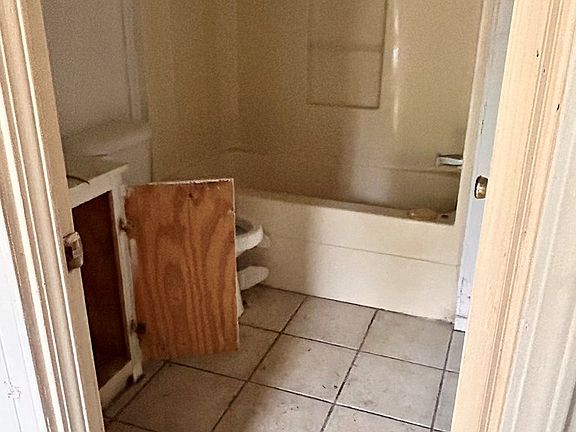 5th image of 1007 Gaskin Ave S