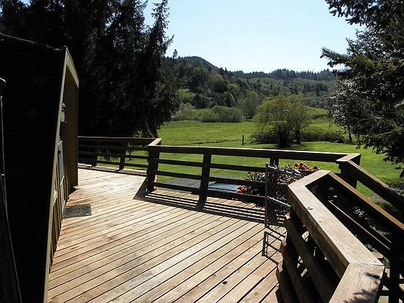 Wrap-Around Deck