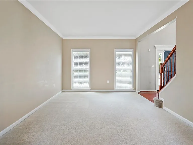 319 Morlyn Dr — Photo 3