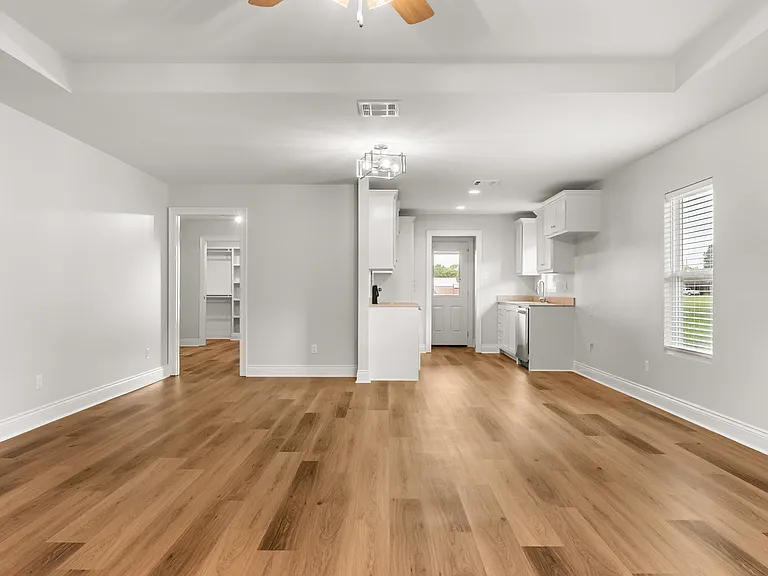 347 Marie St — Photo 9