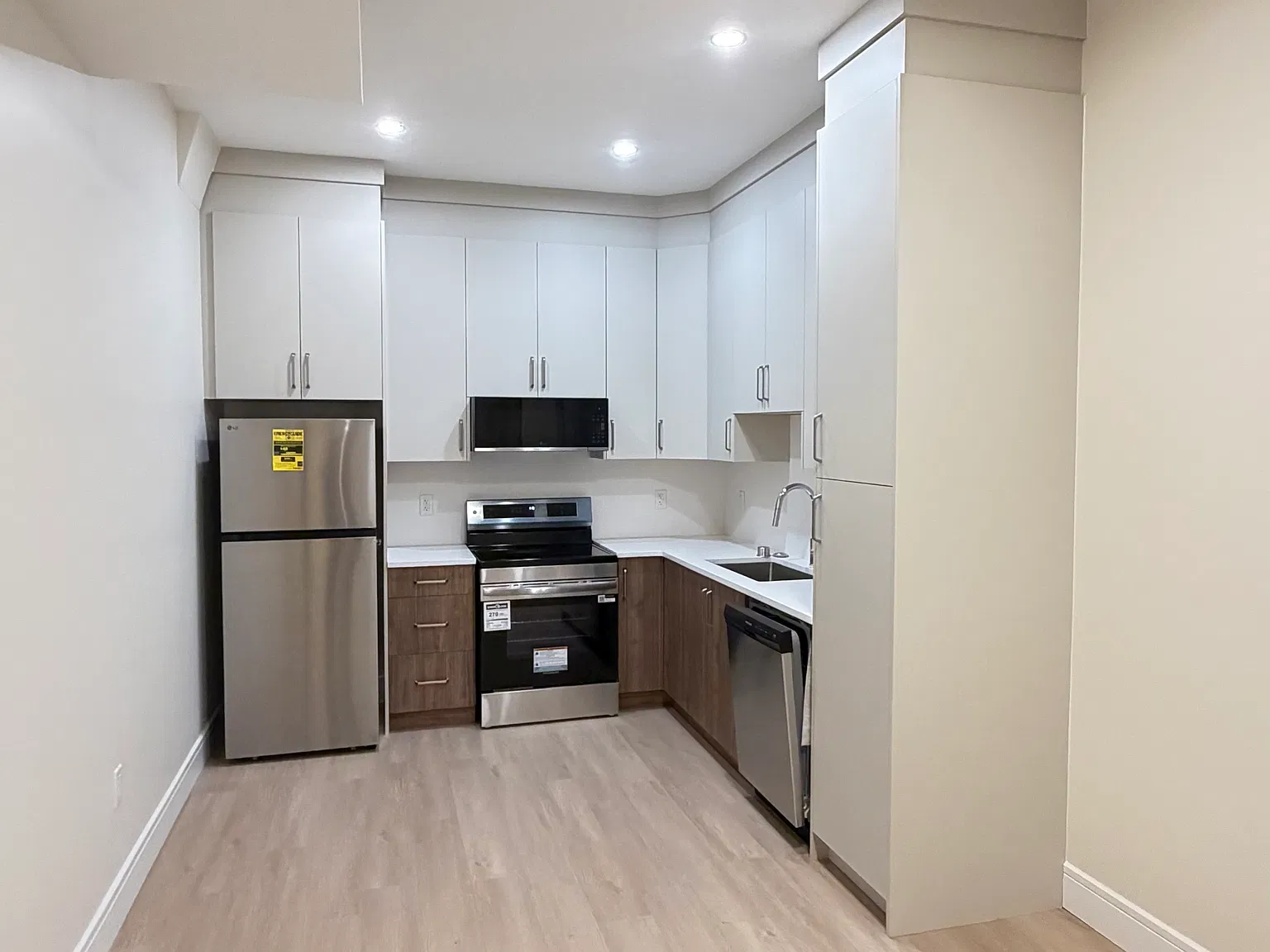 2 bed, 1000 sqft, $1,295 — Photo 3