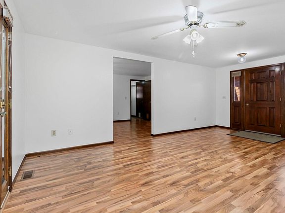 5th image of 1407 Willow Dr