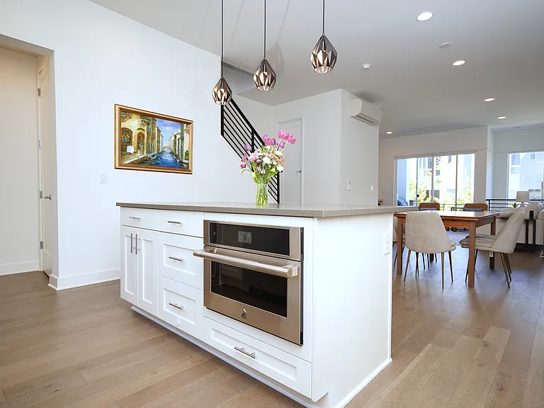 12466 NE 10th Ln — Photo 12