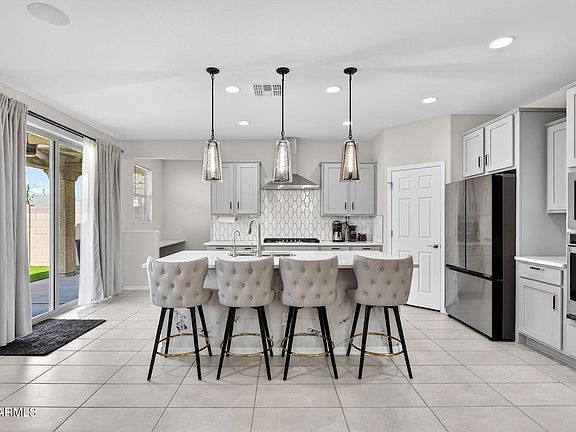 4th image of 9022 W LUKE Avenue