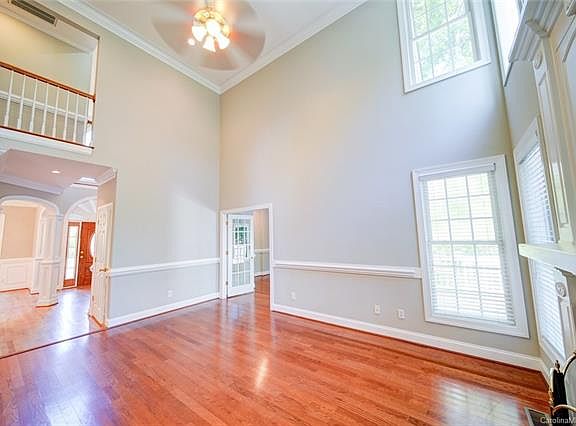 2nd image of 2719 Ashbourne Dr