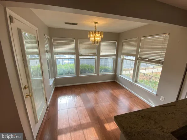 7505 Calderon Ct APT 205, Alexandria, VA 22306