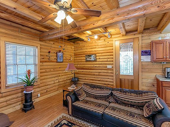 4th image of 26 Shady Oak Ln