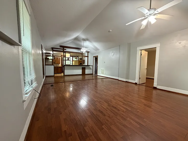 416 E Huntsville Rd — Photo 2
